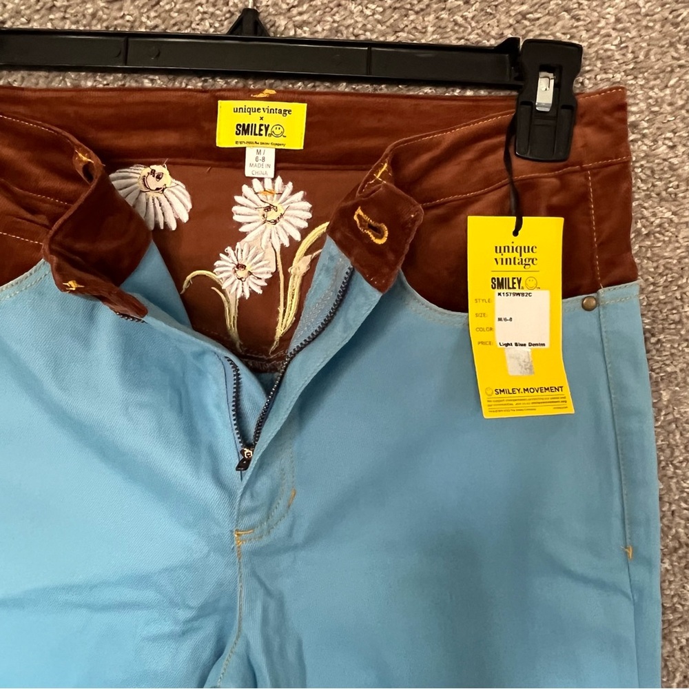 Unique Vintage Womens M (6-8) Smiley Light Blue Denim Embroidered Jeans Retro 70